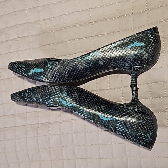 Stuart Weitzman Navy Blue Snakeskin Print Pointed Toe Kitten Heel Size 7.5 - Picture 5 of 16